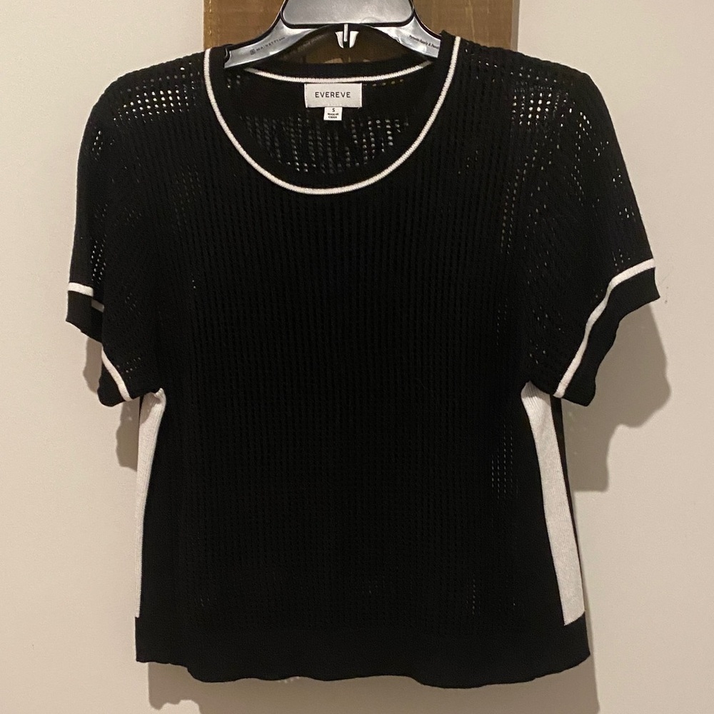 Evereve Black and White Short Sleeve Knit Top
